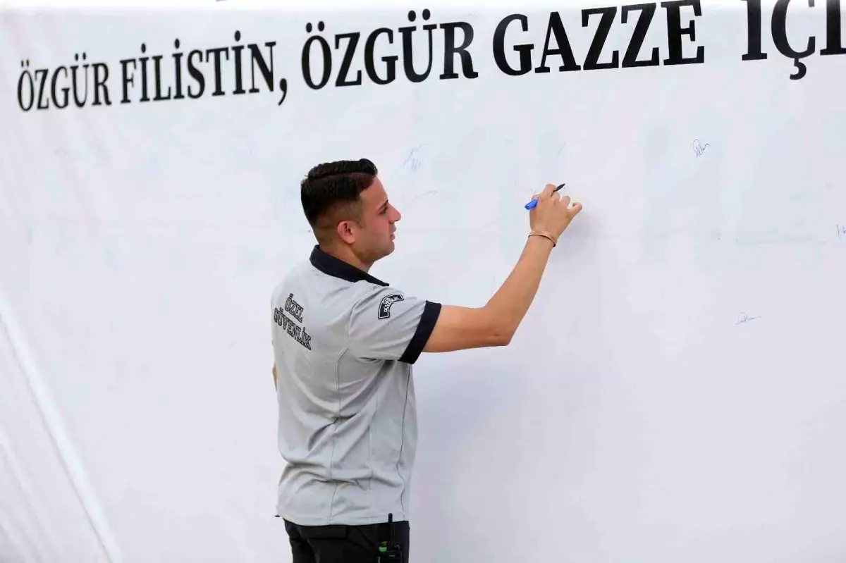 ALKÜ Öğrencilerinden Gazze İçin Gönülden Destek ve İmza Kampanyası