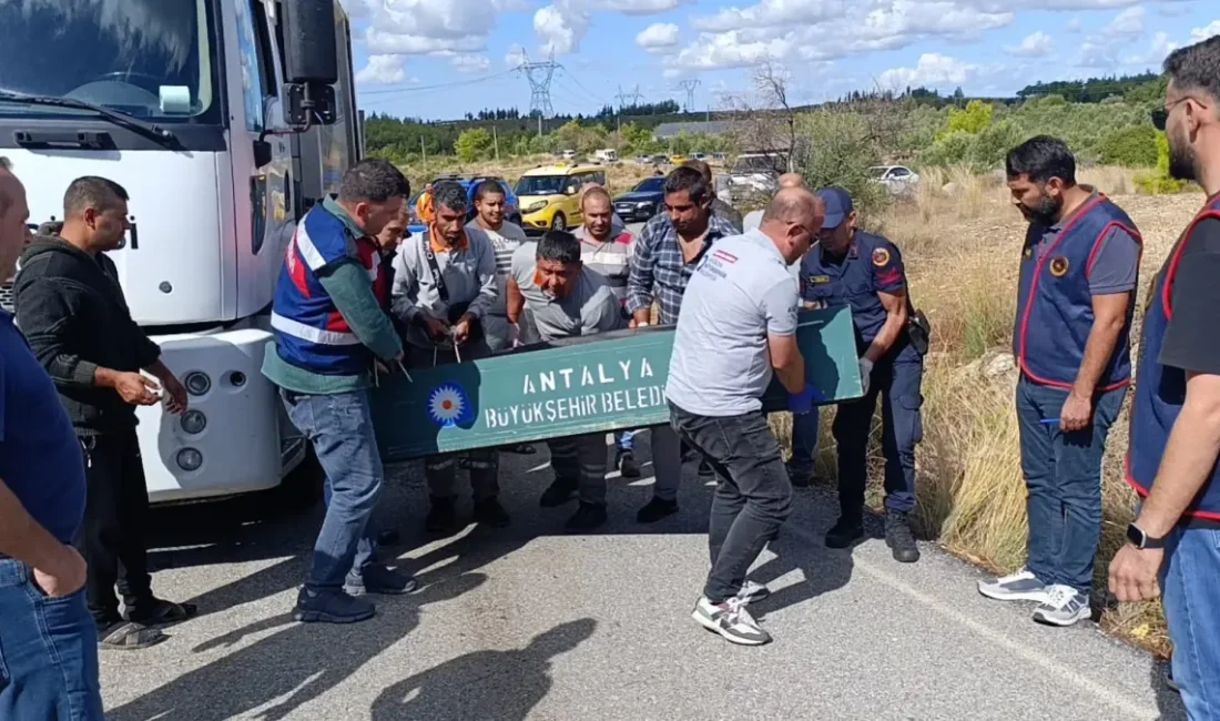 Antalya Manavgat'ta çöp toplama
