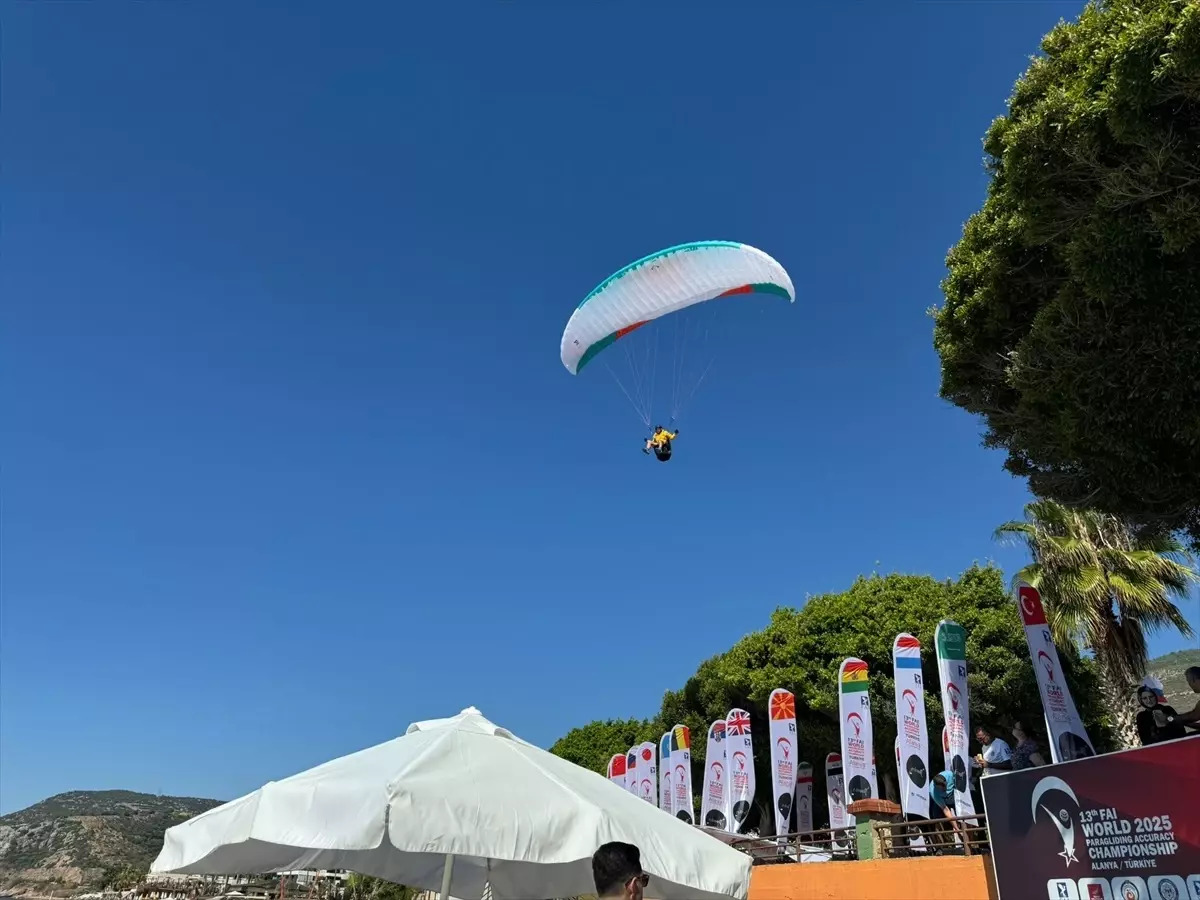 Antalya’da Düzenlenen Uluslararası Yamaç Paraşütü Şampiyonası Başladı