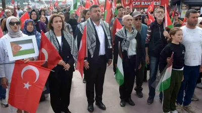 Ayvalık’ta Filistin Dayanışması ve Barış Yürüyüşü