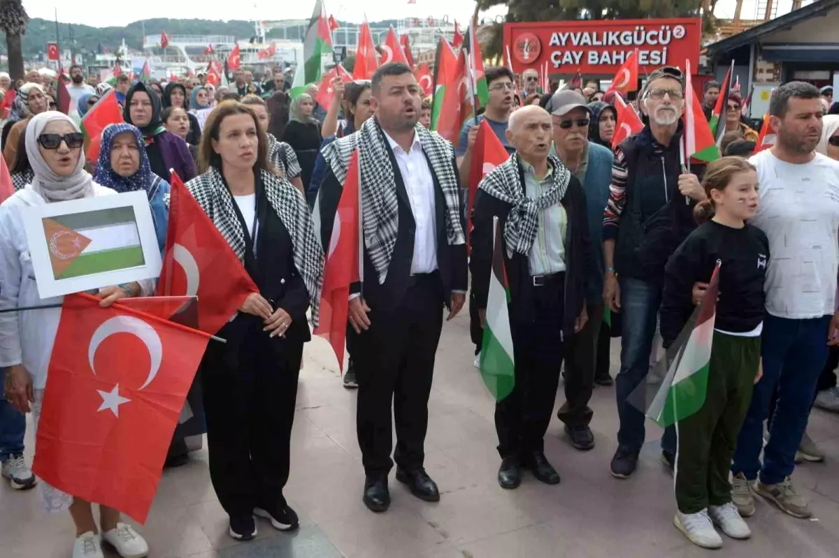 Ayvalık’ta Filistin Dayanışması ve Barış Yürüyüşü