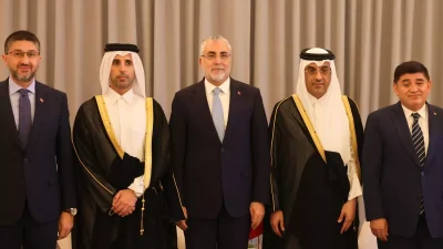 Bakandan Katar’da İİT Çalışma Bakanları Toplantısında Kritik Görüşme