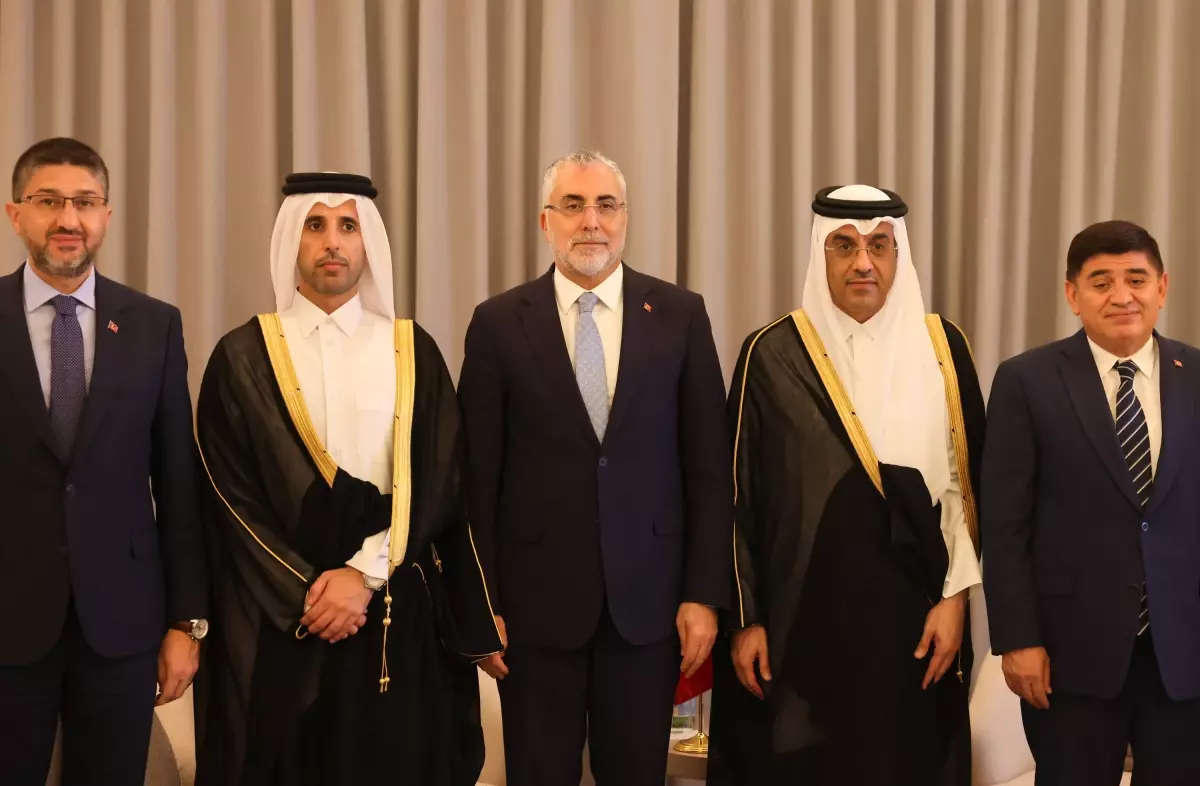Bakandan Katar’da İİT Çalışma Bakanları Toplantısında Kritik Görüşme