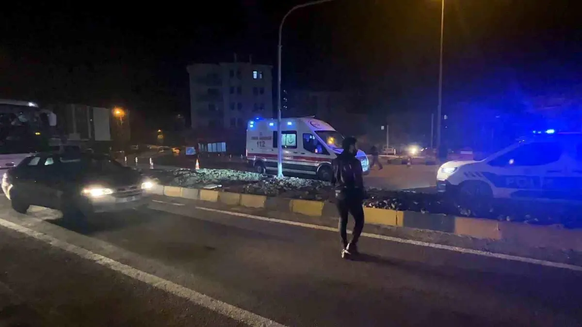 Bartın’da Polis Disiplini Kazası: Otomobil Sivil Polise Çarptı, Yaralılar Var
