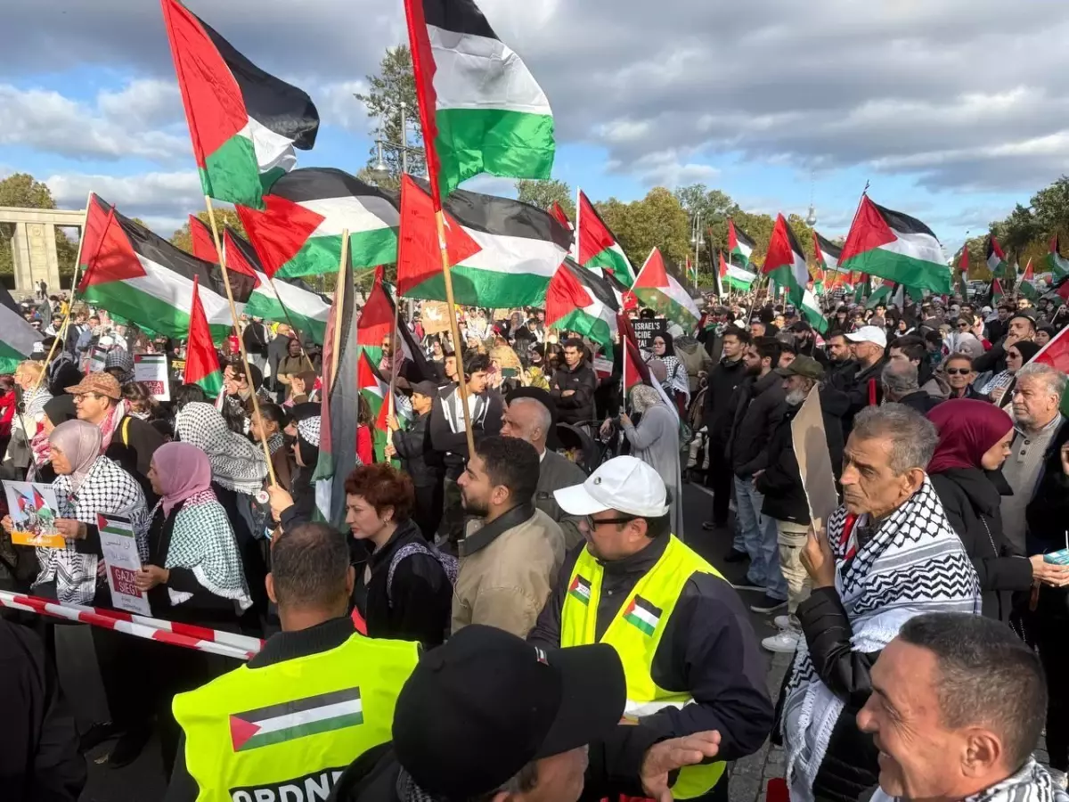 Berlin’de Gazze Dayanışma Gösterisi ve Polisin Müdahalesi