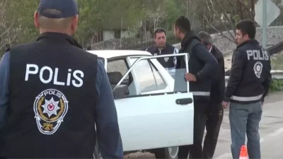 Beypazarı’nda Uyarıya Uymayan Otomobilde Uyuşturucu Operasyonu