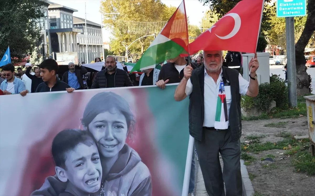 Bursa ve Kütahya’da Küresel Sumud Filosu’na Destek ve Dayanışma Yürüyüşleri Sürüyor