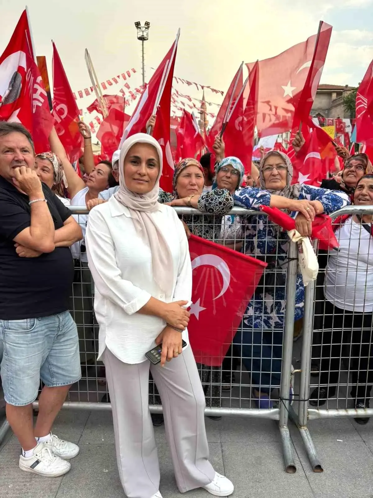 CHP Aksu Kadın Kolları Başkanı Menzil Çakmak’tan Şok İstifa Açıklaması