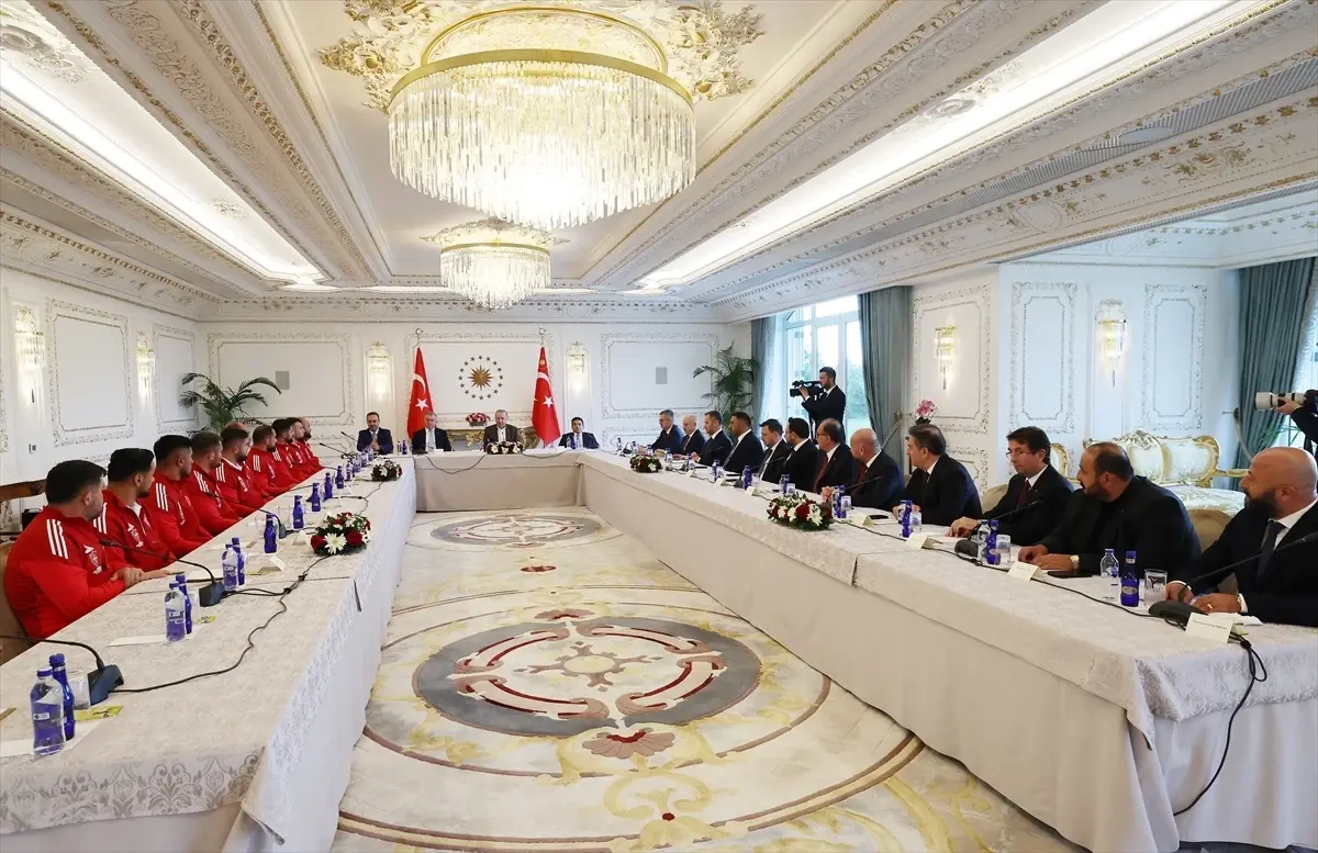Cumhurbaşkanı Erdoğan, Geleneksel Güreş Şöleninde Pehlivanlarla Buluştu ve Büyük Destekler Verdi