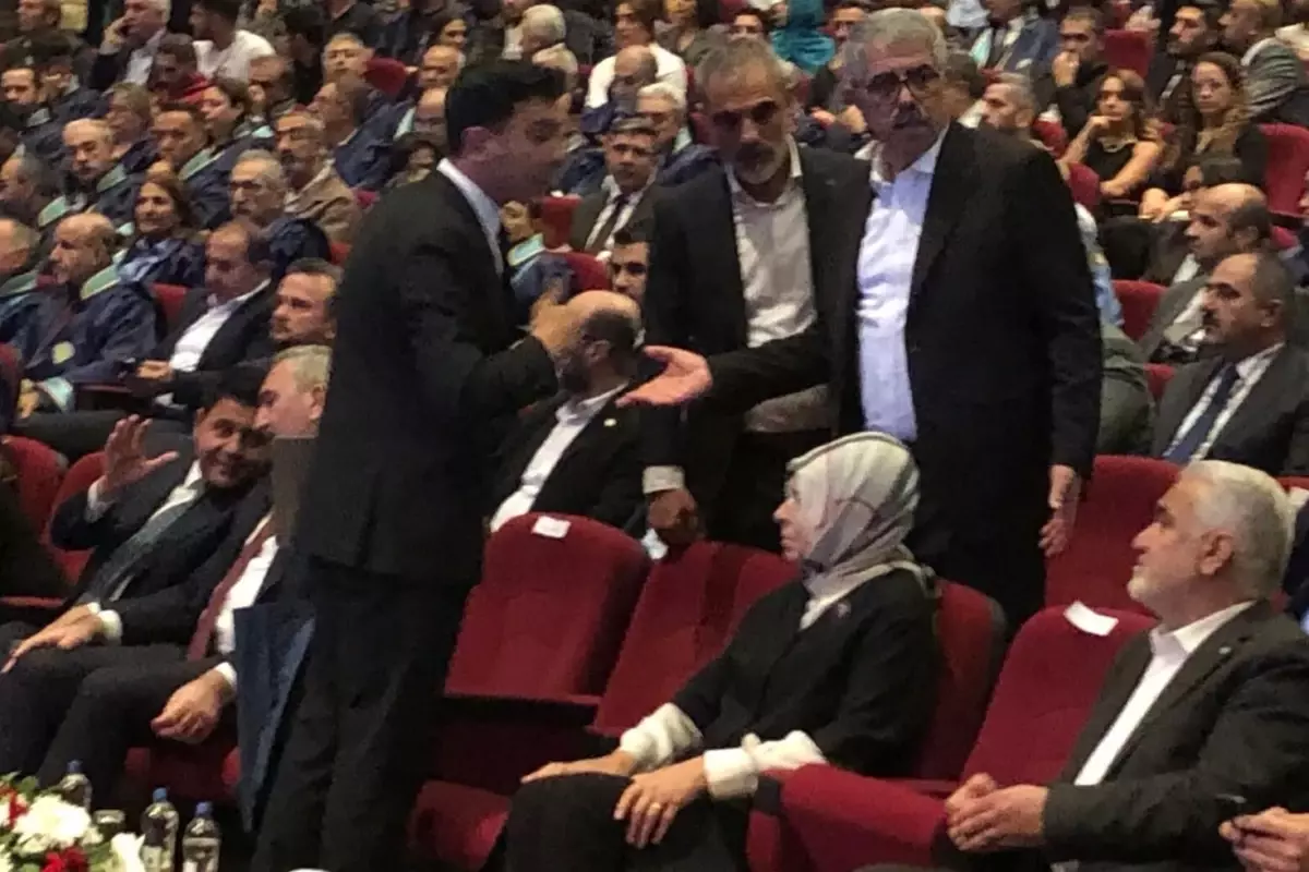 Dicle Üniversitesi 2025-2026 Akademik Yılı Açılışında Yoğun Kalabalık ve Protokol Sorunu