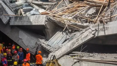 Endonezya Doğu Cava’daki Yatılı Okul Çöküşünde Yaşamını Yitirenlerin Sayısı Artıyor