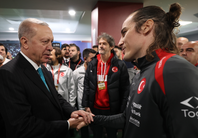 Erdoğan'dan A Milli Takımımıza Tebrik Ziyareti ve Coşkulu Anlar