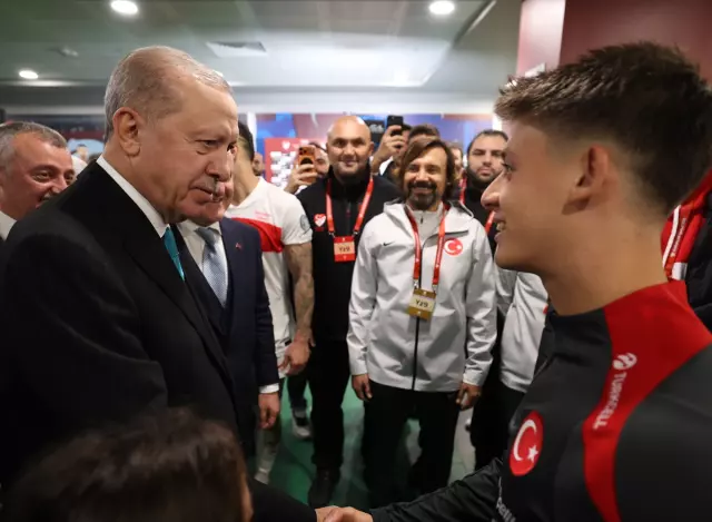 Erdoğan'dan A Milli Takımımıza Tebrik Ziyareti ve Coşkulu Anlar