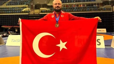 Erzincanlı Güreşçi Serhat Sarıçiçek, Dünya Şampiyonasında Bronz Madalya Aldı