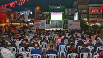 Esenyurt’ta Maç Sevinci Dev Ekranlar ve Coşkulu Anlar