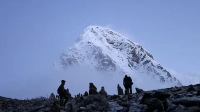 Everest’te Kar Fırtınası: Binlerce Dağcı Mahsur Kalma Tehlikesiyle Karşı Karşıya