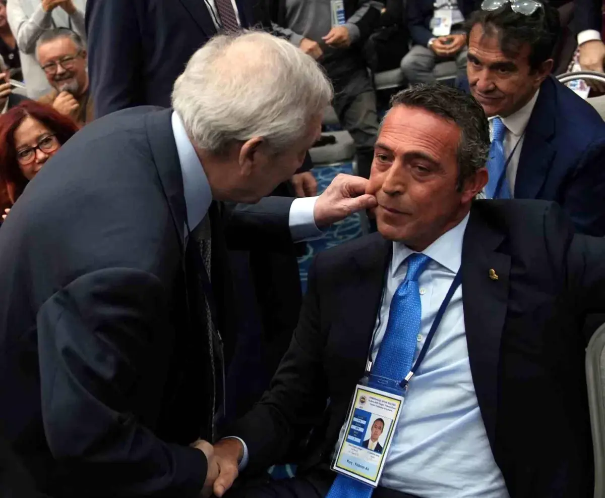 Fenerbahçe Divan Kurulu Toplantısında İlginç Diyaloglar ve Sürpriz Anlar