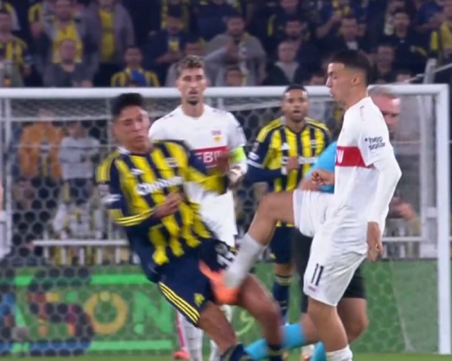 Fenerbahçe - Stuttgart Maçında Hakem Kararları ve Kırmızı Kart Gelişmeleri