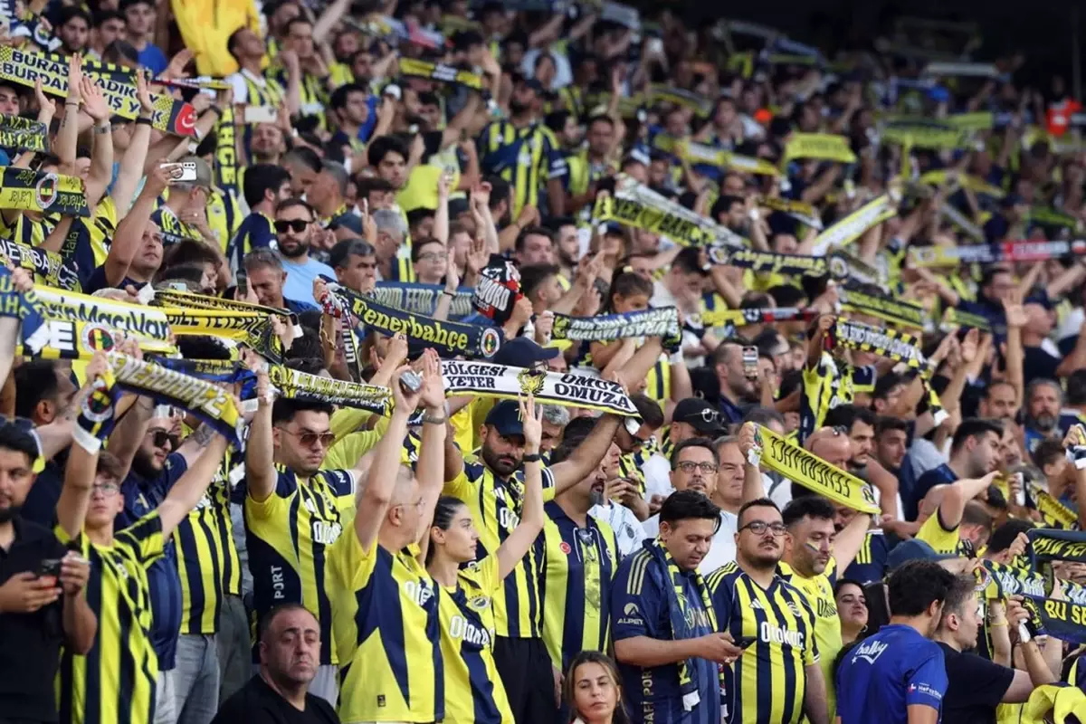 Fenerbahçe’den Kadro Dışı Kararı ve Takipçilerini Çileden Çıkartan Gelişmeler