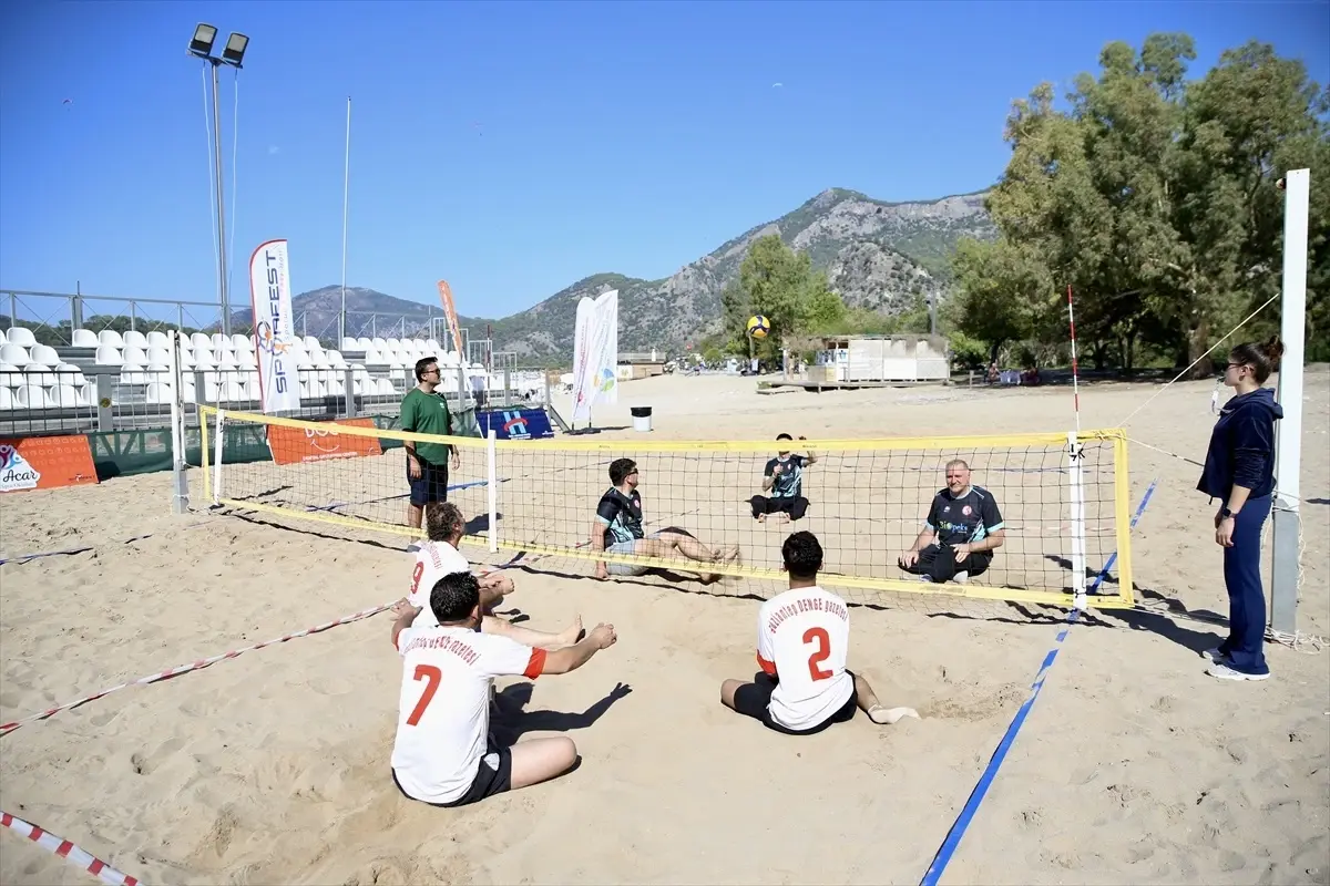 Fethiye’de Engelli Bedensel Sporculara Yönelik Plaj Voleybolu Turnuvası Düzenlendi