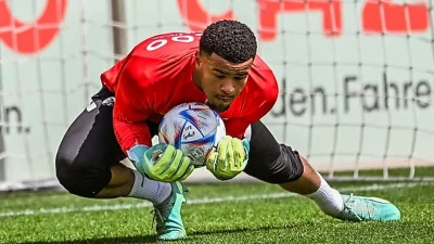 Freiburg’un Genç Kalecisi Atubolu Avrupa’nın Gözdesi Oluyor