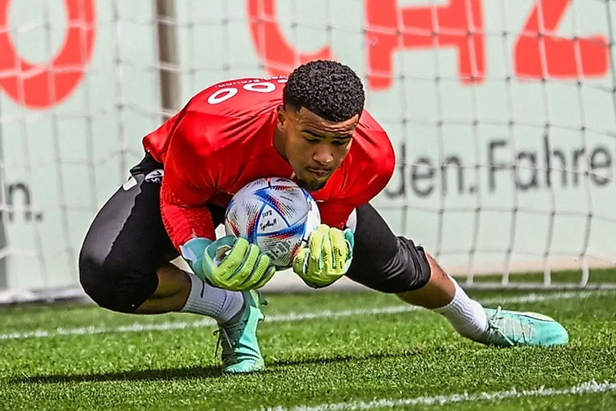 Freiburg’un Genç Kalecisi Atubolu Avrupa’nın Gözdesi Oluyor