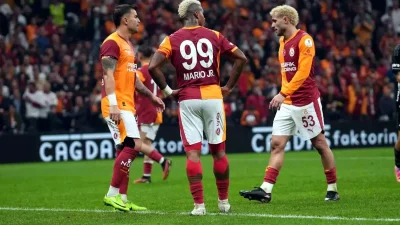 Galatasaray ve Beşiktaş Arasındaki Rekabet İlk Puan Kaybını Getirdi