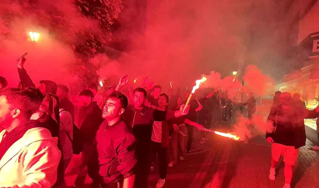 Galatasaray ve Beşiktaş taraftarları