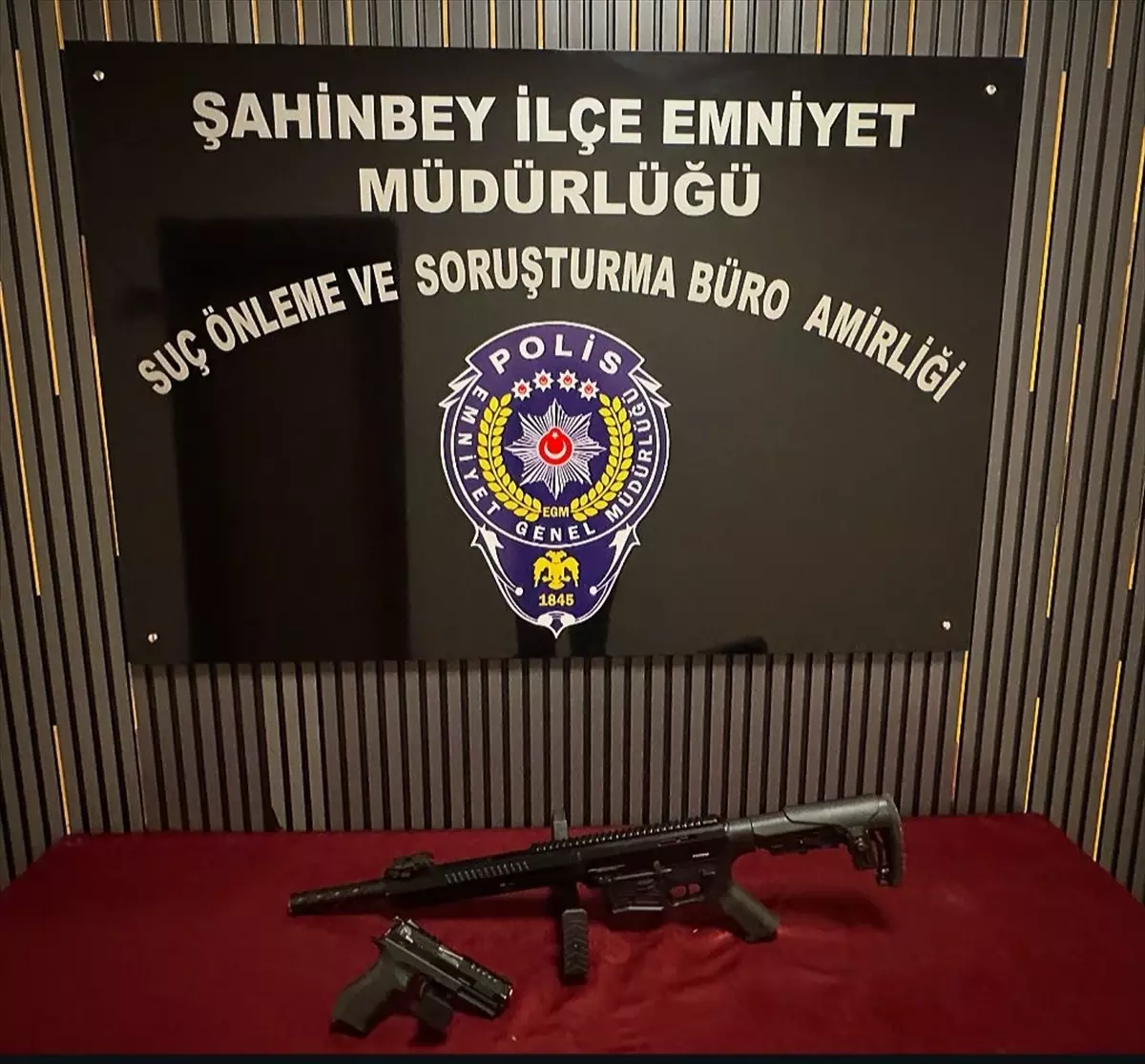 Gaziantep’te Polis Operasyonu: 6 Silah ve Dijital Malzeme Ele Geçirildi