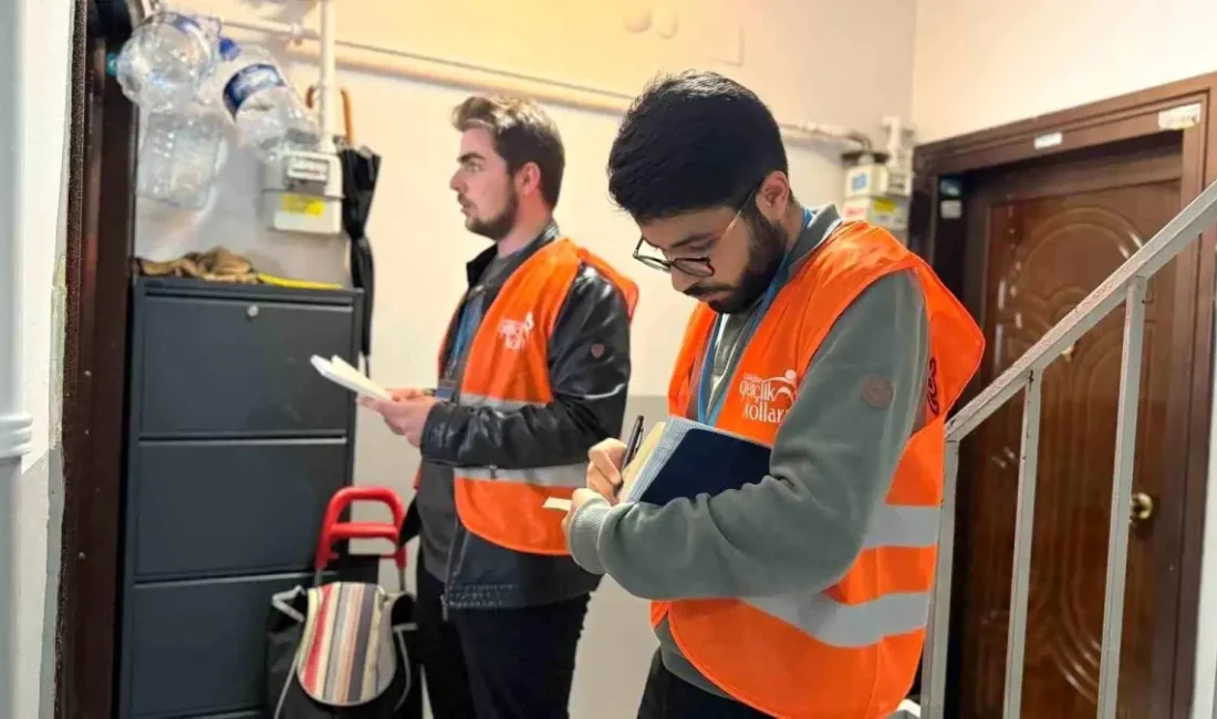 İstanbul'da gençlerle sahada yapılan