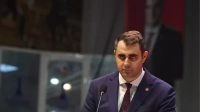 İzmir CHP İl Kongresi’nde Yoğun Gerginlik ve Sağlık Sorunu