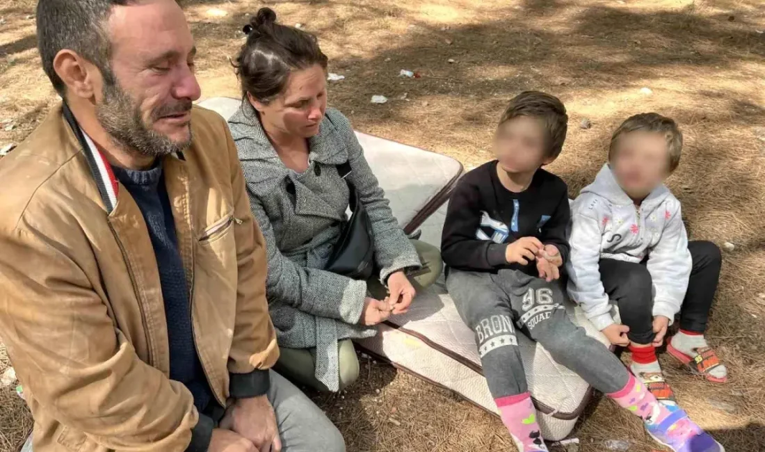 İzmir'de doğa kenarında çocuklarıyla