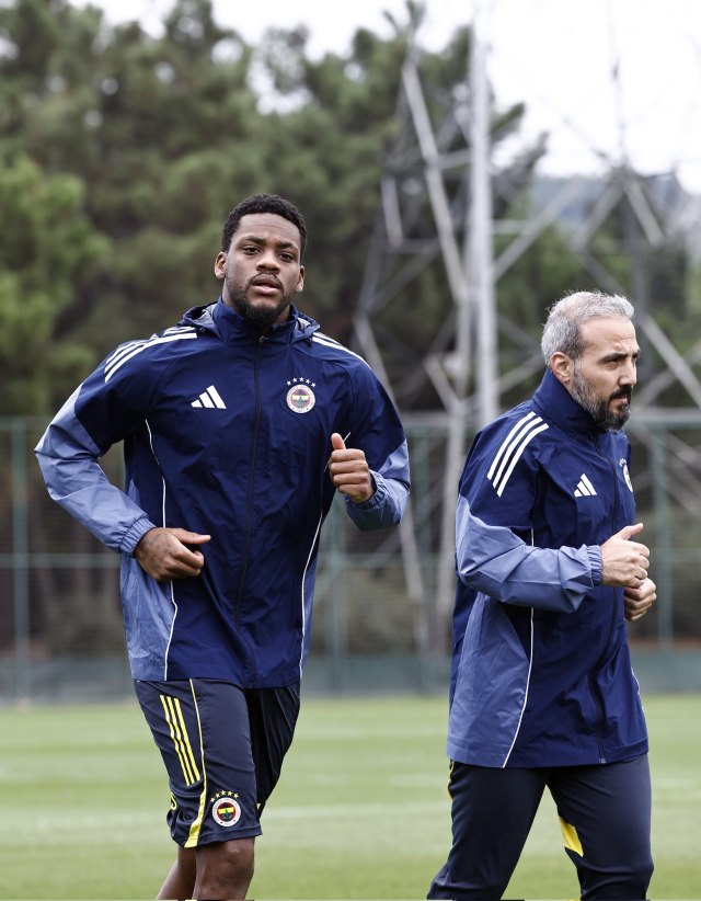 Jhon Duran'ın Tekrar Sahalara Dönüş Süreci ve Fenerbahçe Yönetimi