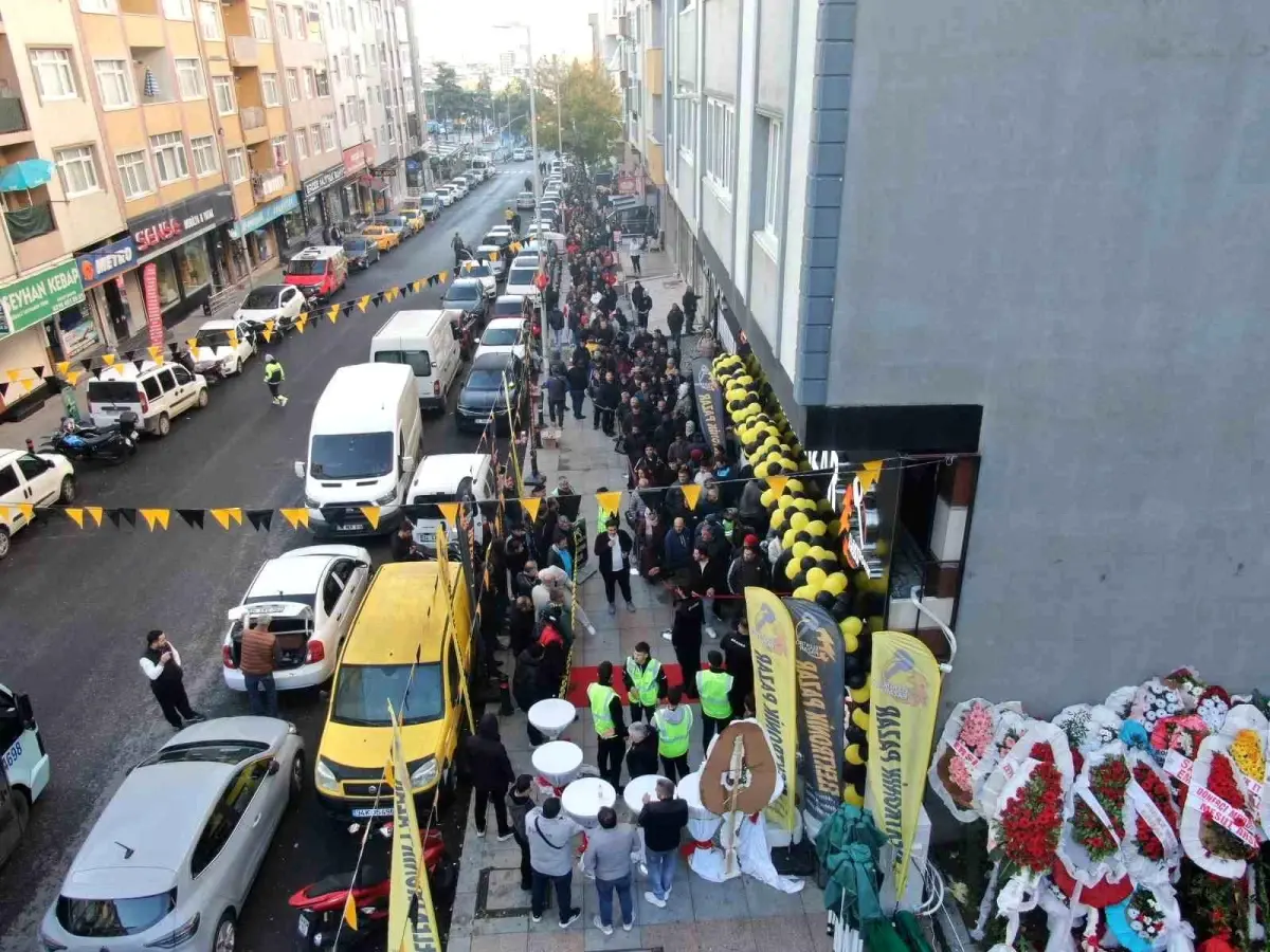 Kartal’da Büyük İndirim Çılgınlığı ve Yoğun İlgi