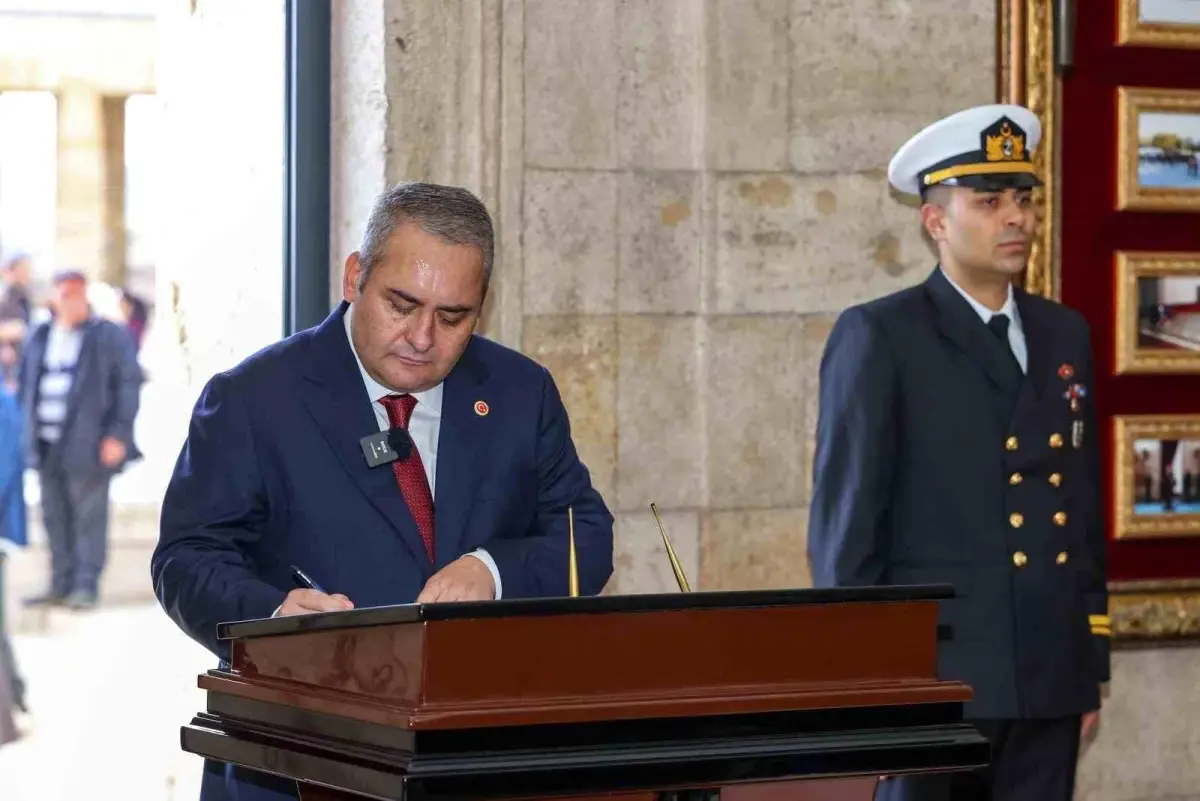 Keçiören Belediye Başkanı Özarslan’dan Anıtkabir Ziyareti ve Anlamlı Anlar