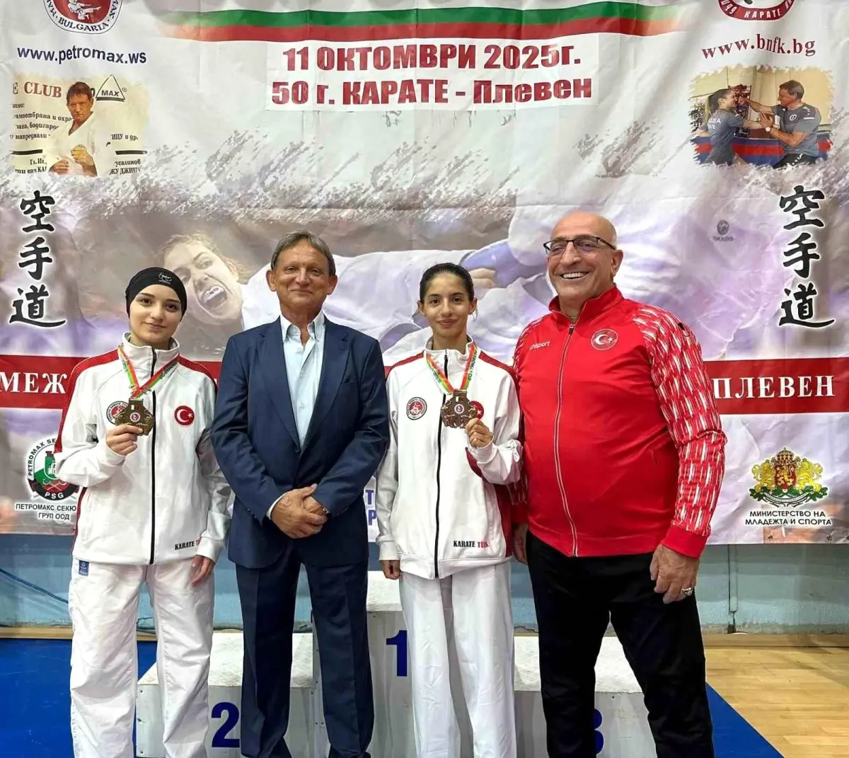 Körfezli Sporcular Bulgaristan’da Uluslararası Karate Şampiyonasında Madalya Kazandı