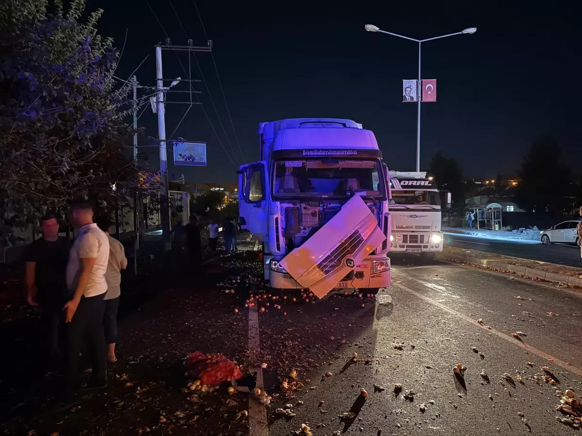 Kozluk’ta TIR Kazası Güvenlik Kamerasında Anbean Kaydedildi