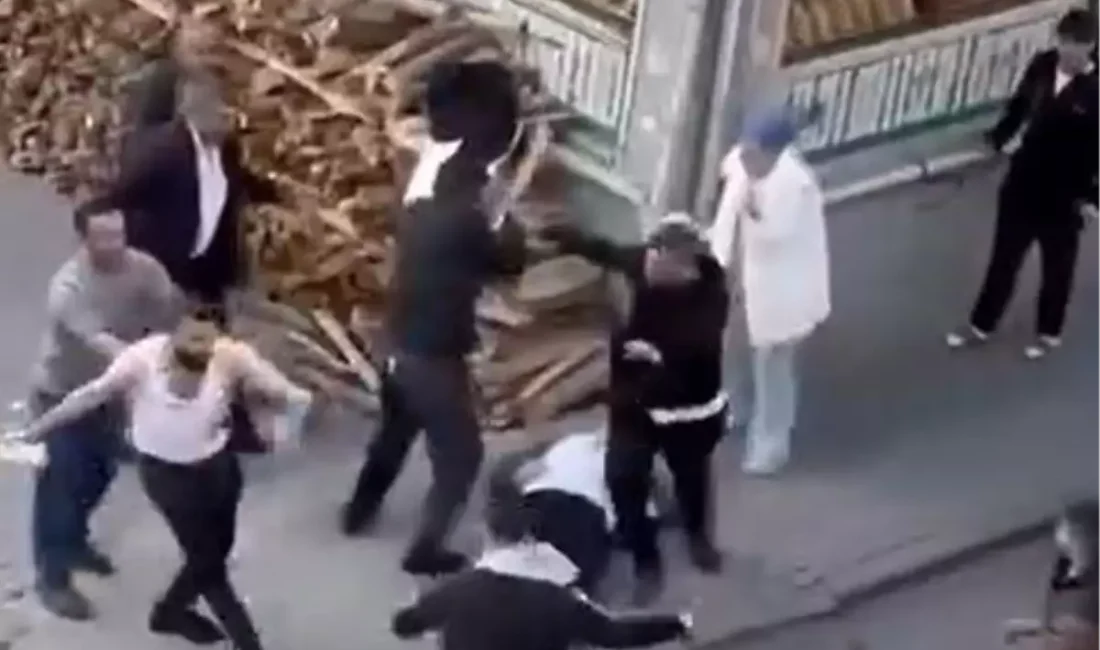 Küçükçekmece’de bıçaklı ve sopalı