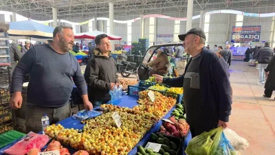 Kütahya Pazarlarında İlgi Çeken Hünnap Satışları ve Sağlığa Faydaları