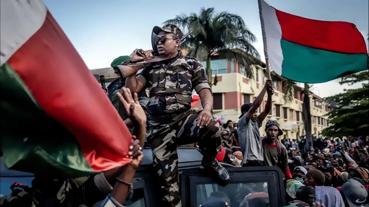 Madagaskar'da Siyasi Debriyaj ve Jeopolitik Dengeler