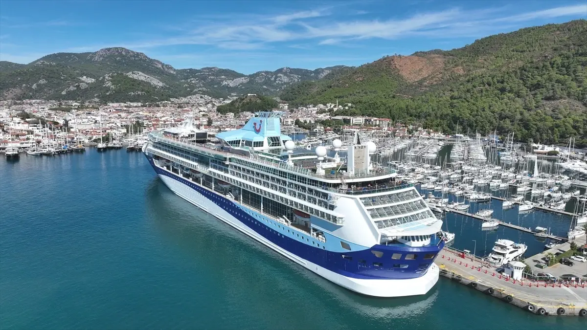Marmaris Limanı’nda Muhteşem Kruvaziyer Ziyareti