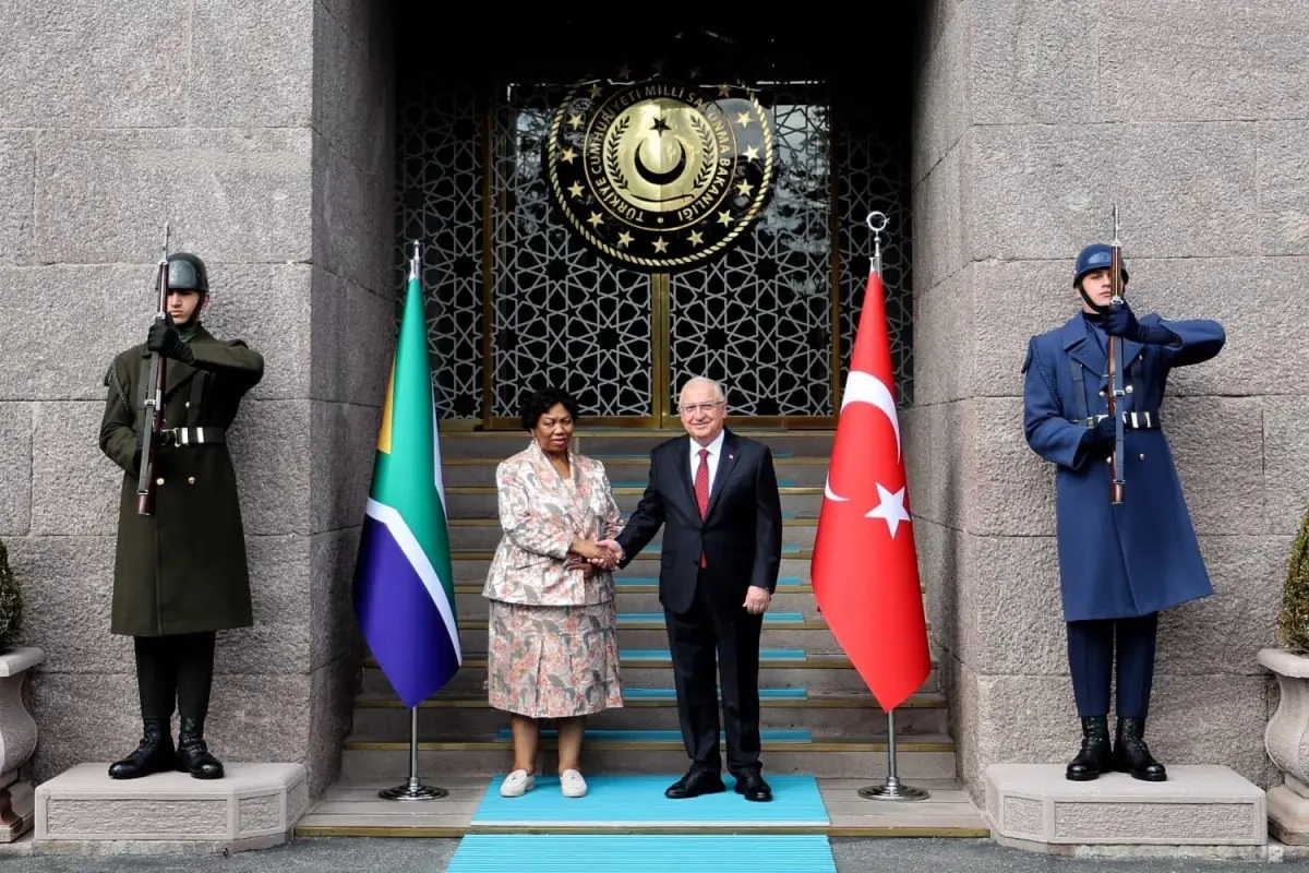 Milli Savunma Bakanı Güler ve Güney Afrika Bakanı Motshekga Japonya’ya Kümede Buluştu