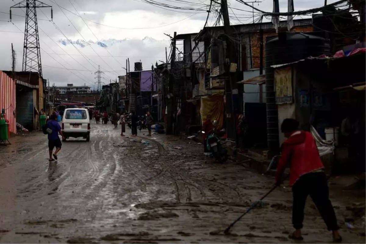 Nepal’de Şiddetli Yağışlar nedeniyle Yaşamını Yitirenlerin Sayısı Artıyor