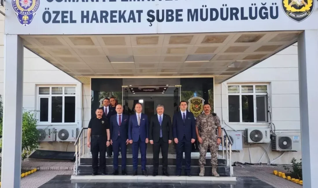 Osmaniye’de özel harekat polisleri,