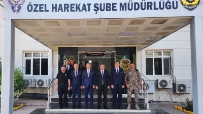 Osmaniye’de Özel Harekat Polislerinden Suriye’ye Uğurlama Töreni