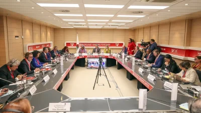 Özgür Özel’in Brüksel’de Demokrasi Mitingine Çağrısı ve Güncel Siyaset Yorumu