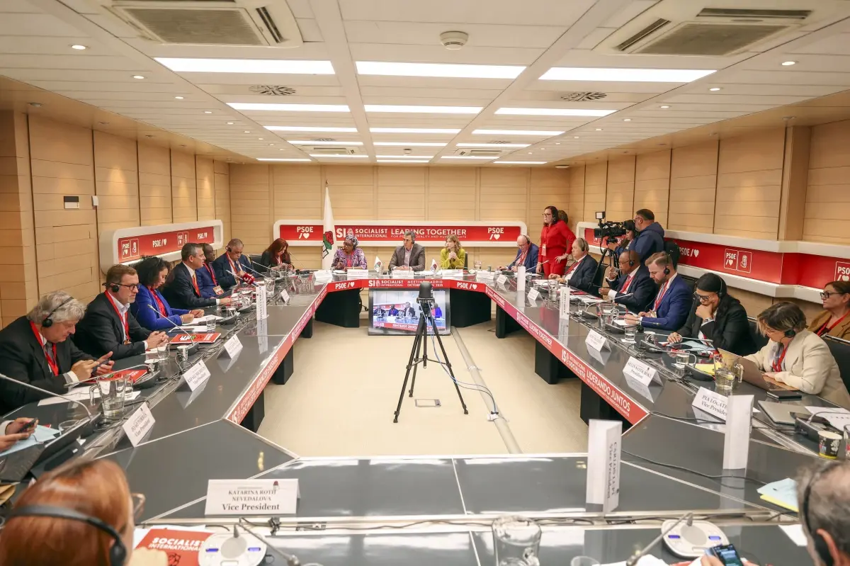 Özgür Özel’in Brüksel’de Demokrasi Mitingine Çağrısı ve Güncel Siyaset Yorumu