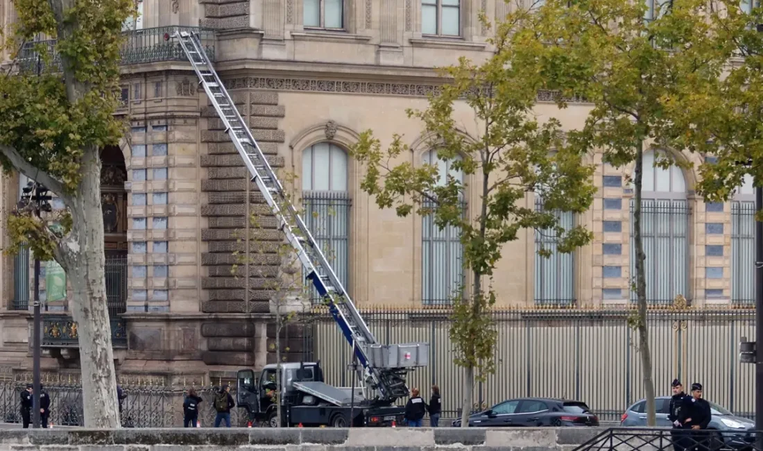 Paris'teki Louvre Müzesi soygununun