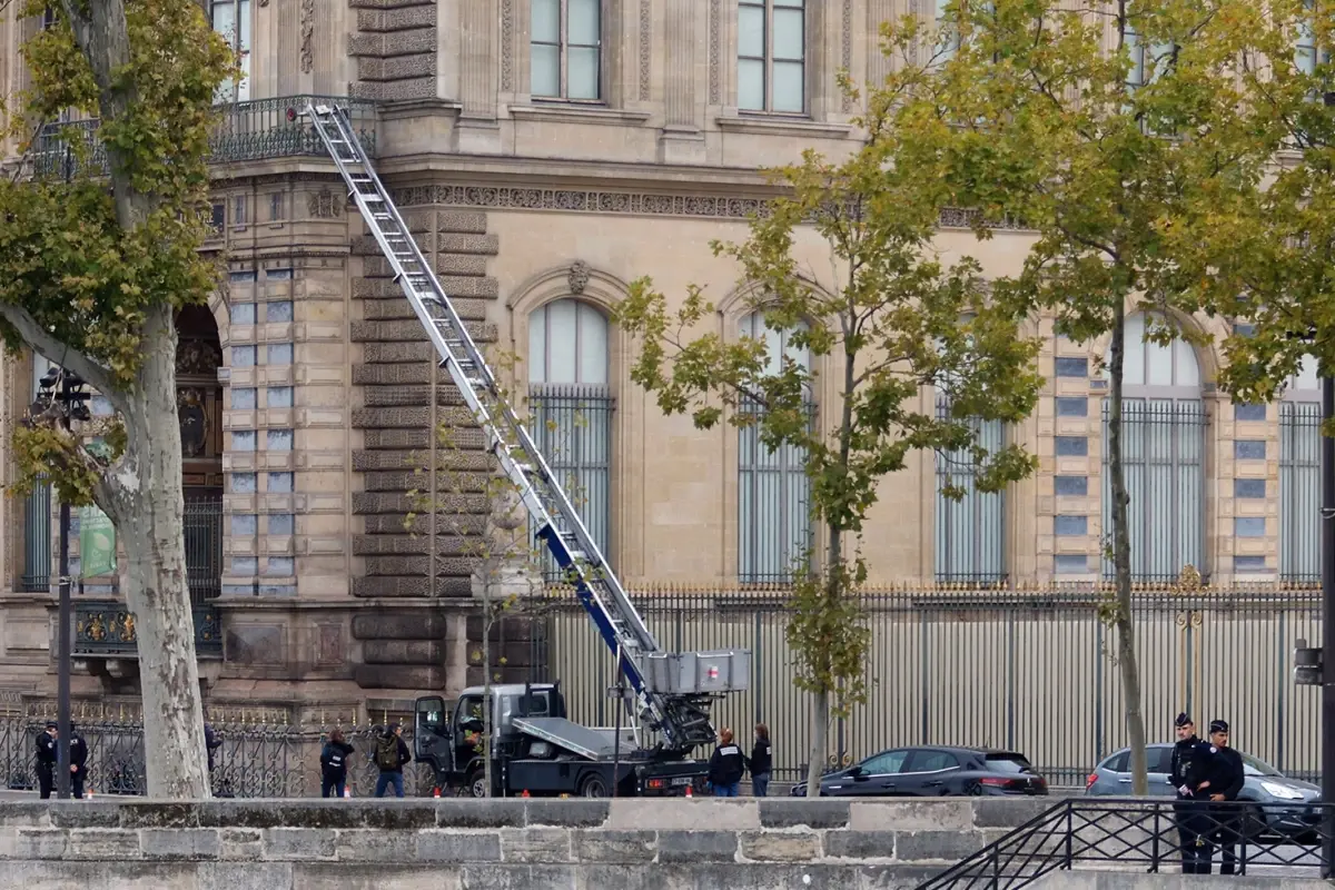 Paris’teki Louvre Müzesi Soygununun Detayları ve Güvenlik Açıkları