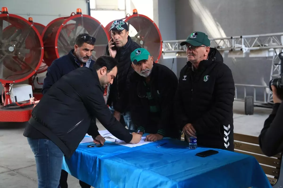 Sakaryaspor Olağanüstü Genel Kurulunda Mevcut Başkan Güçlü Duruşunu Sürdürdü